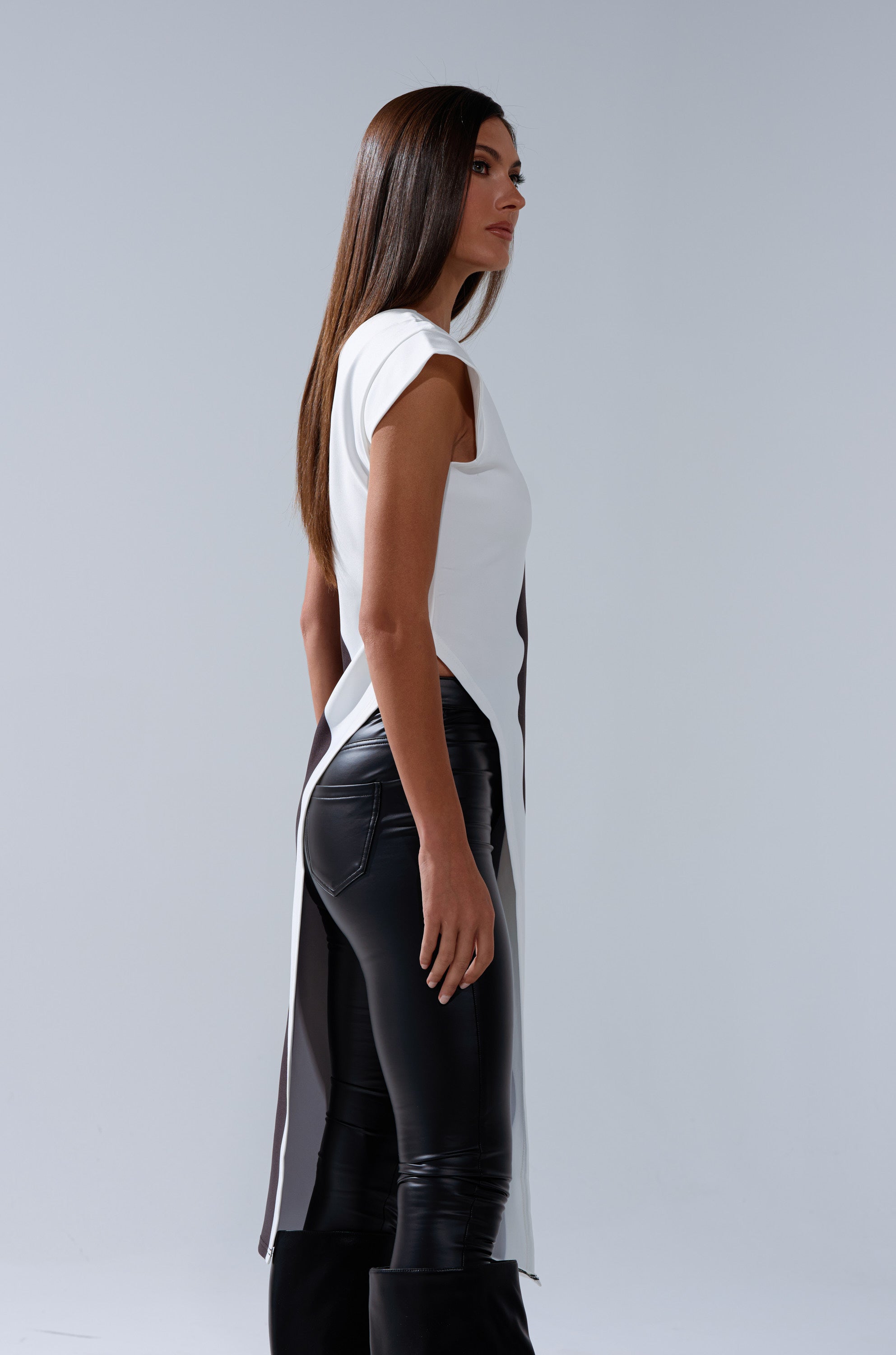 SILHOUETTE LONGLINE TEE