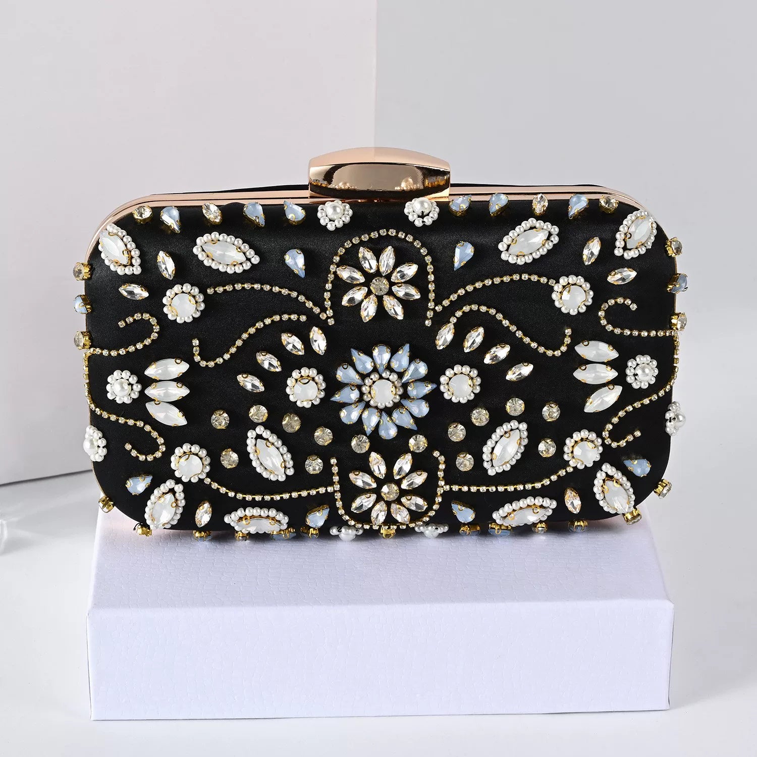 Embroidered Dinner Clutch Bag for Women – Elegant Banquet Bag for Evening Wear